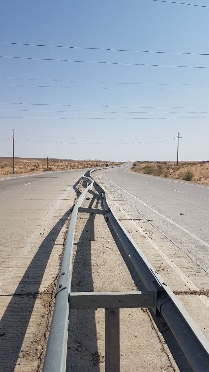 “Ғузор - Бухоро - Нукус – Бейнеу” автомобиль йўлинида тўсиқни таъмирлаш ишлари жараёнидан фото лавҳалар.